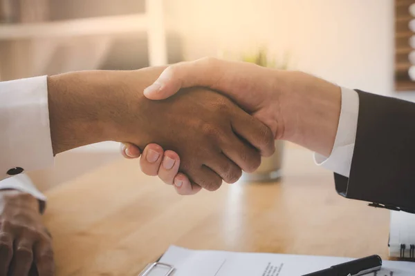 Hand Client Banker Shaking Hands Meeting Table Business Investment Budget — Stockfoto