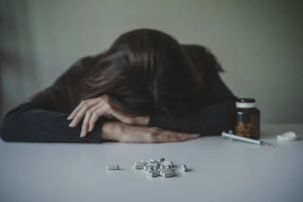 Close Pills Table Stressed Female Taking Drug Overdose — Stock Photo, Image