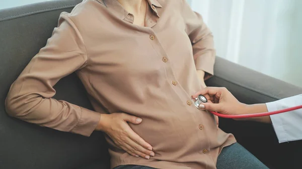 Doctor Using Stethoscope Listening Baby Pregnant Belly Clinic Hospital — ストック写真
