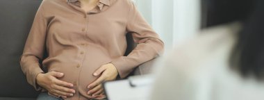 depressed pregnant woman consultation with psychologist