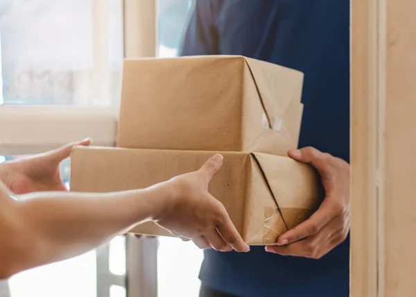 Close Hands Client Receiving Package Box Delivery Man Home — Stock Photo, Image