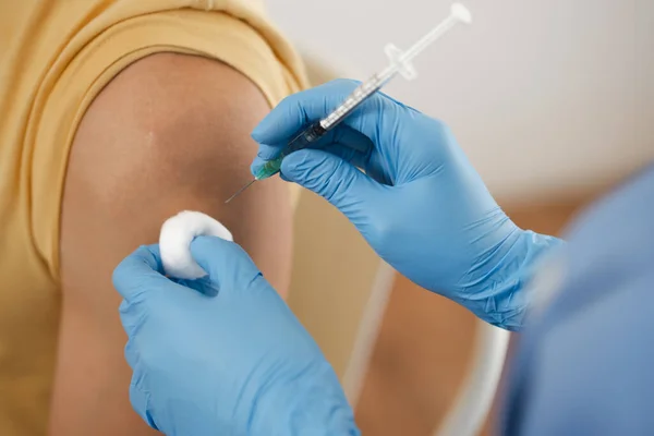 Des Gens Font Vacciner Pour Prévenir Une Pandémie Femme Portant — Photo