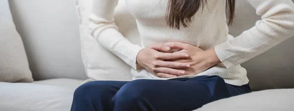 Mujer Tiene Dolor Estómago Menstruación —  Fotos de Stock