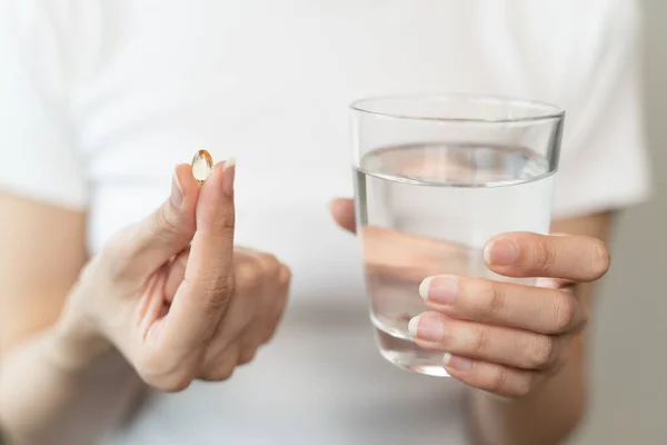 Close Person Pouring Multivitamin Capsules Her Hands — Stock Photo, Image