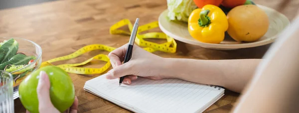 person take note of weight and counting of calories to eat in each day