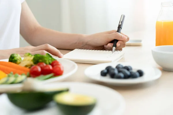 Person Planning Daily Menu Dieting Writing Diary Motivate — Stock Photo, Image