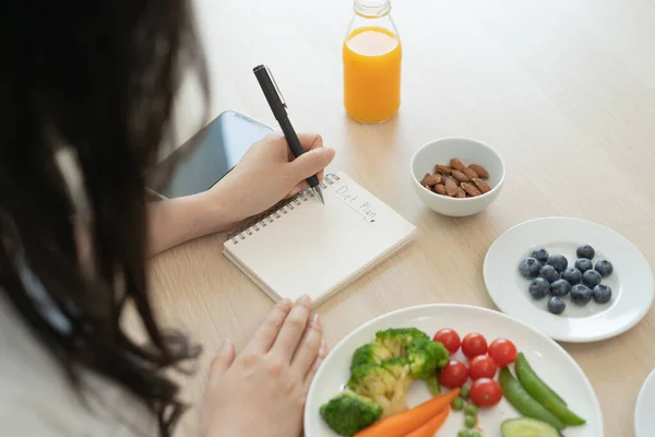 Person Planning Daily Menu Dieting Writing Diary Motivate — Stock Photo, Image