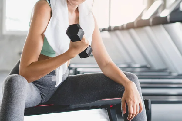Sport Woman Lifting Dumbbells Weights Focused Exercise Her Bicep Compact — Stok fotoğraf
