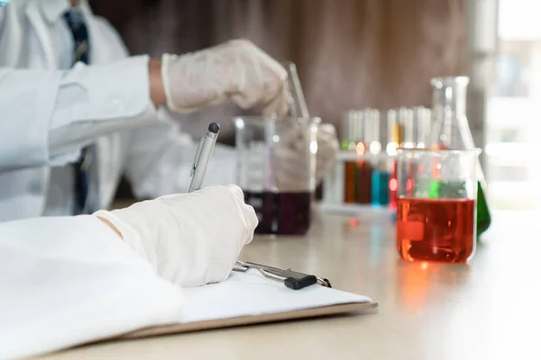 Group College Student Doing Chemical Laboratory Test Chemistry Classroom Student — Stock Photo, Image