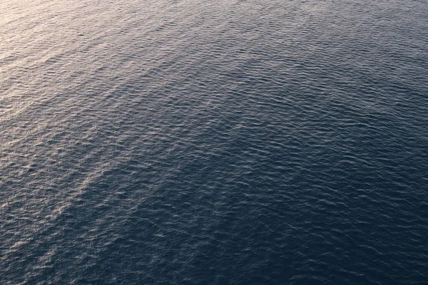 Blått Hav Med Solnedgångens Ljus Havsytans Struktur — Stockfoto
