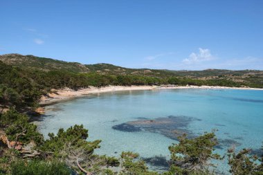 Rondinara plajı, Korsika, Fransa. Turkuaz suyu olan güzel Akdeniz sahilleri