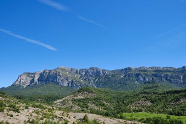 Pena Montaesa zirvesi ve Sierra Ferrera, Pre-Pyrenees, Ansa-Sobrarbe, Huesca, Aragn, İspanya.