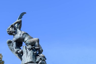 Madrid, İspanya, 07 Kasım 2022: Buen Retiro Park 'taki Düşmüş Melek Anıtı