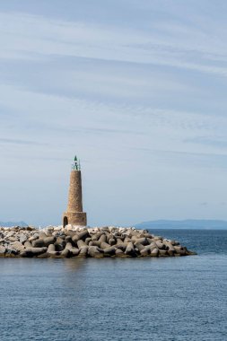 Puerto Banus deniz fenerinin deniz manzarası, Marbella İspanya