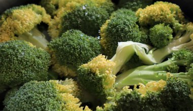 Brokoli ve karnabahar. Yakın plan sebze fotoğrafı.