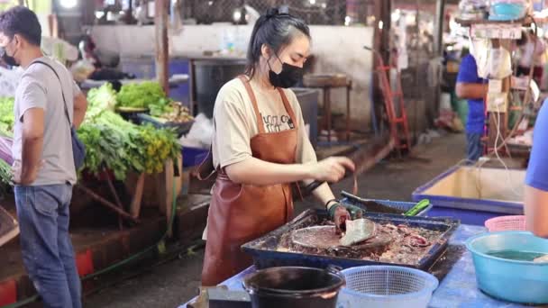 Cutting Gutting Fish Street Market Filmed Slow Motion — 비디오