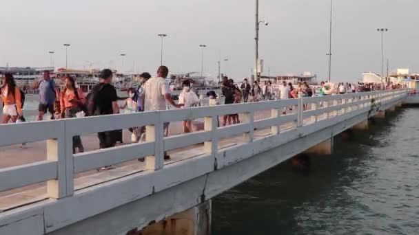 People Pier Getting Ferry Filmed Time Lapse — Video Stock