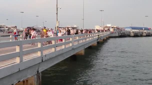 People Pier Getting Ferry Filmed Time Lapse — 비디오