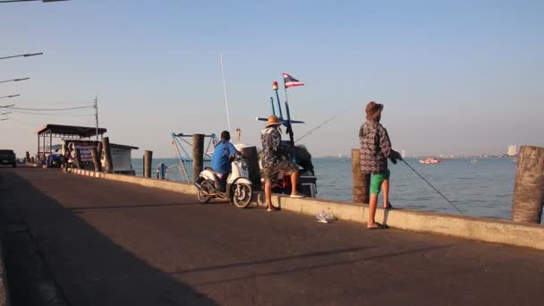 タイのバンサライ漁村の桟橋からの瞬間アジアはタイムラプスモードで撮影 — ストック動画