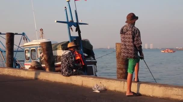 Angler Fisherman Work Pier — Stock Video
