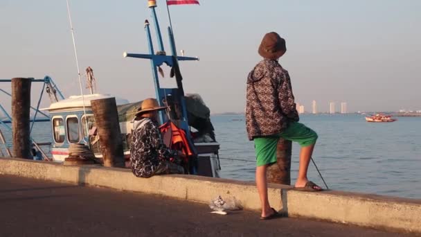 Angler Fisherman Work Pier — Stok video
