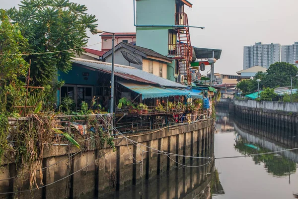 Canal Klong Rio Com Barcos Pesca Edifícios Frentes Casa Tailândia — Fotografia de Stock