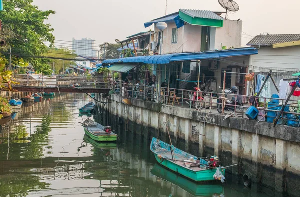Canal Klong Río Con Barcos Pesca Edificios Frentes Casas Tailandia — Foto de Stock