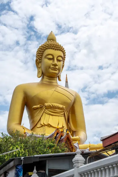 Tayland Tapınağı Wat Paknam Bhasicharoen 'in Büyük Buda' sı.