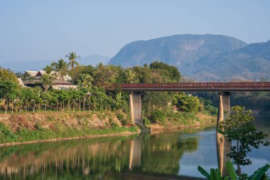 Mekong Nehri 'ne akan Nam Khan Nehri, Luang Prabang, Laos, Asya' da yer almaktadır..
