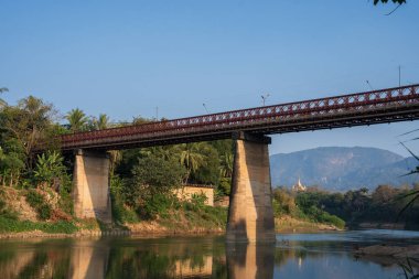 Mekong Nehri 'ne akan Nam Khan Nehri, Luang Prabang, Laos, Asya' da yer almaktadır..