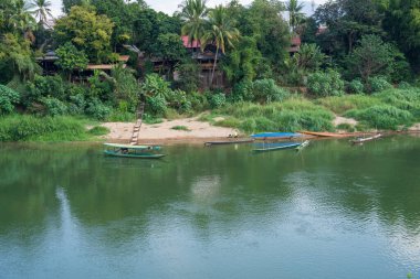 Mekong Nehri 'ne akan Nam Khan Nehri, Luang Prabang, Laos, Asya' da yer almaktadır..