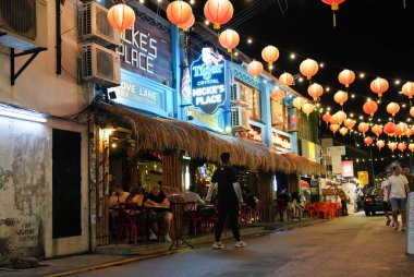 Malezya, Penang, Güneydoğu Asya 'daki Georgetown' daki İngiliz sömürge döneminden kalma caddeler ve binaların bulunduğu tarihi eski kasabanın atmosferi.