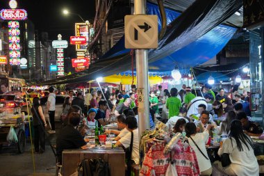 Bangkok Çin Mahallesi Tayland 'daki Yaowarat Yolu' nda sokak yaşamı ve atmosfer