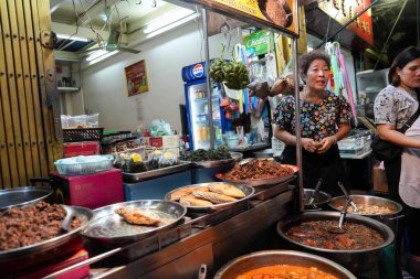 Bangkok Çin Mahallesi Tayland 'daki Yaowarat Yolu' nda sokak yaşamı ve atmosfer