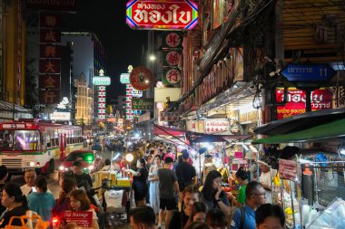 Bangkok Çin Mahallesi Tayland 'daki Yaowarat Yolu' nda sokak yaşamı ve atmosfer