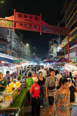 Bangkok Çin Mahallesi Tayland 'daki Yaowarat Yolu' nda sokak yaşamı ve atmosfer