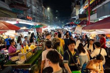 Bangkok Çin Mahallesi Tayland 'daki Yaowarat Yolu' nda sokak yaşamı ve atmosfer