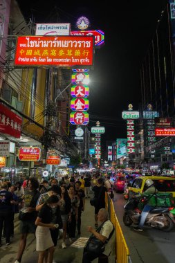 Bangkok Çin Mahallesi Tayland 'daki Yaowarat Yolu' nda sokak yaşamı ve atmosfer