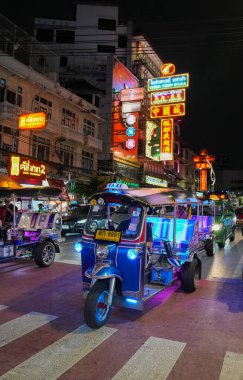 Bangkok Çin Mahallesi Tayland 'daki Yaowarat Yolu' nda sokak yaşamı ve atmosfer