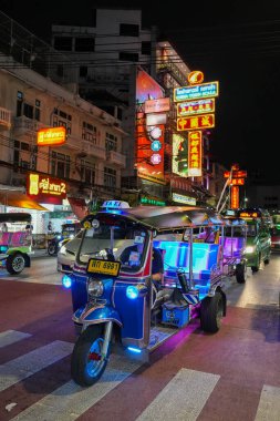 Bangkok Çin Mahallesi Tayland 'daki Yaowarat Yolu' nda sokak yaşamı ve atmosfer