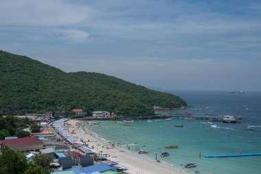 Tayland 'da Pattaya Bölgesi Chonburi yakınlarındaki Koh Larn Adası, Sony ILCE-7M4 ve Sony Lens FE 24-70mm F / 2.8 GM II ile fotoğraflanmıştır.