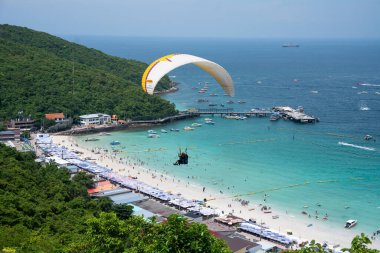 Tayland 'da Pattaya Bölgesi Chonburi yakınlarındaki Koh Larn Adası, Sony ILCE-7M4 ve Sony Lens FE 24-70mm F / 2.8 GM II ile fotoğraflanmıştır.