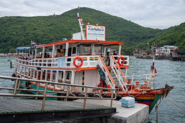 Tayland 'da Koh Larn Bölgesi Chonburi Asya' da feribot Sony ILCE-7M4 ve Sony Lens FE 24-70mm F / 2.8 GM II ile fotoğraflanmıştır.