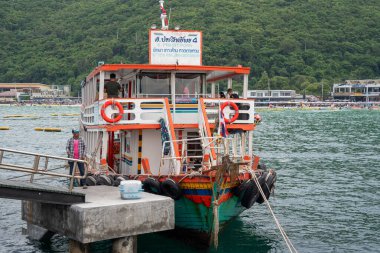 Tayland 'da Koh Larn Bölgesi Chonburi Asya' da feribot Sony ILCE-7M4 ve Sony Lens FE 24-70mm F / 2.8 GM II ile fotoğraflanmıştır.