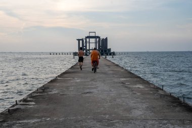 Tayland 'da Naklua Bölgesi Chittaphawan Keşiş Koleji, Sony ILCE-7M4 ve Sony Lens FE 24-70mm f / 2.8 GM II ile fotoğraflanmıştır.