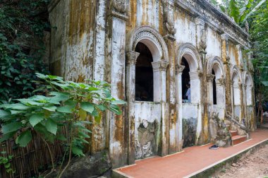 Chiang Mai Tayland Asya 'daki Tayland Budist Tapınağı Wat Pha Lat, Sony ILCE-7M4 ve Sony Lens FE 24-70mm f / 2.8 GM II ile fotoğraflanmıştır.