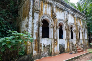 Chiang Mai Tayland Asya 'daki Tayland Budist Tapınağı Wat Pha Lat, Sony ILCE-7M4 ve Sony Lens FE 24-70mm f / 2.8 GM II ile fotoğraflanmıştır.