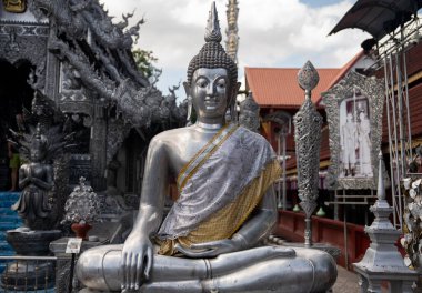 Tayland Asya 'daki Chiang Mai' den Gümüş Tapınak Wat Sri Suphan, Sony ILCE-7M4 ve Sony Lens FE 24-70mm f / 2.8 GM II ile fotoğraflanmıştır.