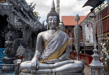 Tayland Asya 'daki Chiang Mai' den Gümüş Tapınak Wat Sri Suphan, Sony ILCE-7M4 ve Sony Lens FE 24-70mm f / 2.8 GM II ile fotoğraflanmıştır.