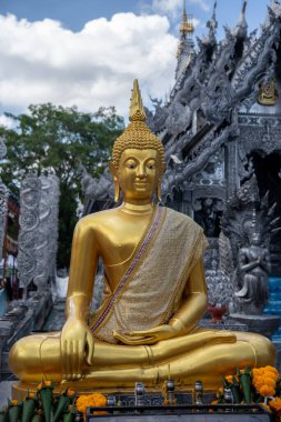 Tayland Asya 'daki Chiang Mai' den Gümüş Tapınak Wat Sri Suphan, Sony ILCE-7M4 ve Sony Lens FE 24-70mm f / 2.8 GM II ile fotoğraflanmıştır.